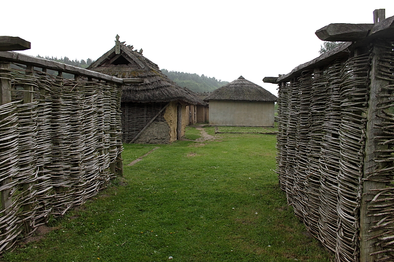 Slawen Dorf im 6. Jahrhundert an der Peene