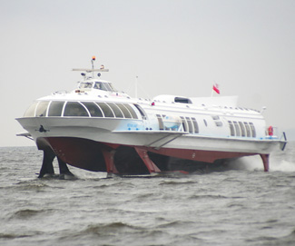 Polnisches Gleitboot auf dem Oderhaff