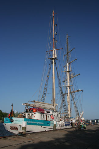 Segel Schulschiff GREIF (Greifswald) im Hafen von Lauterbach - Rgen